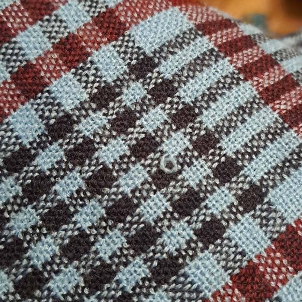 Lands' End women's plaid large square fringed scarf or shawl - Picture 6 of 6